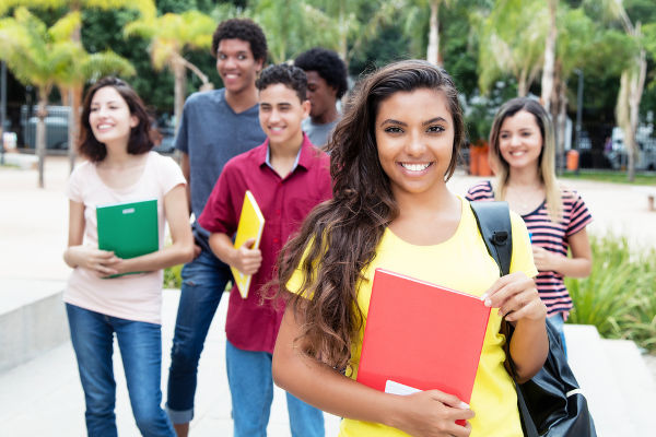 Você está visualizando atualmente Pré-vestibulares da USP inscrevem para turmas do 2º semestre de 2022