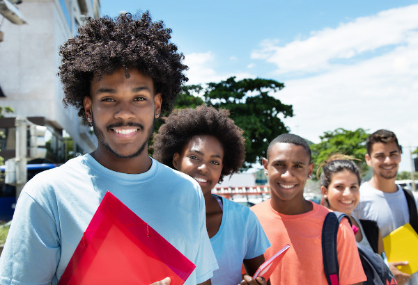 Você está visualizando atualmente Cotas raciais para indígenas, negros e pardos