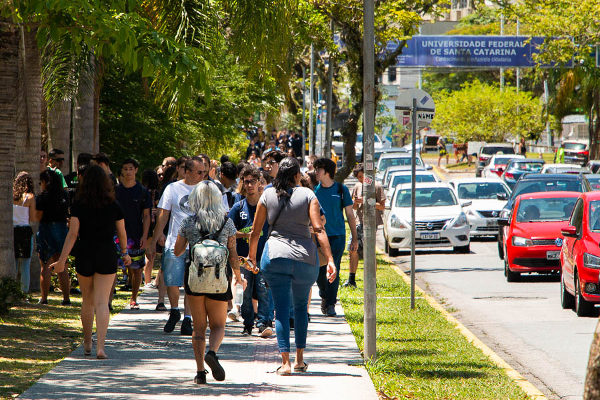 Você está visualizando atualmente UFSC e IFSC aplicam provas do Vestibular Unificado 2023