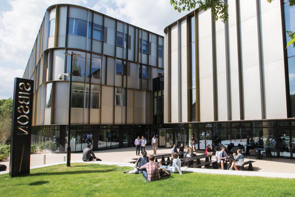 Leia mais sobre o artigo Bolsa de estudo de graduação na University of Kent, Reino Unido